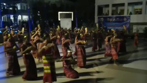 Tebe likurai Belu Traditional Dance, the opening of the Atambua plaza festival.