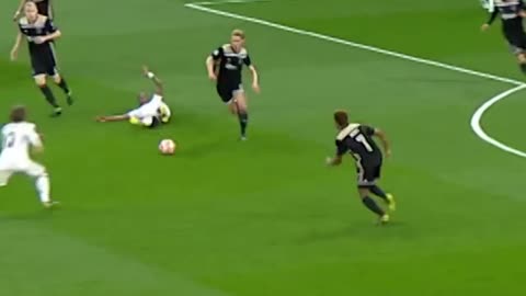 UEFA Champions League _De Jong dances past Modrić --‍♂️