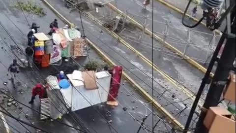 Ecuador: Protesters use shields as General Strike continues.