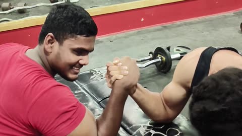 Arm wrestling with buddy( beast ) 😅💪