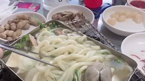 It was so delicious kalguksu and grilled clams. :)