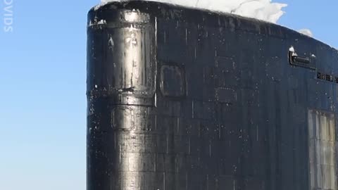 Gigantic 🔴 $2 Billion US🇱🇷 Submarine Gets Stuck In Ice 🟢