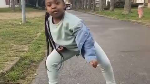 Little girl with the vibes and dance moves