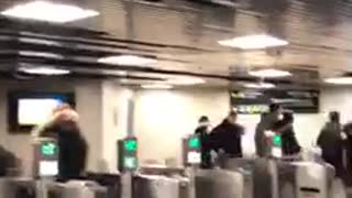 Guy walks his blindfolded girlfriend through subway station, "birdbox"