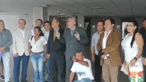 (1 min) - Grupo de Ecuatorianos Contra la Discriminacion y en favor de la Constitucion.