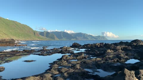Ka’ena Point, Oahu, Hawaii shows off its sunny shores