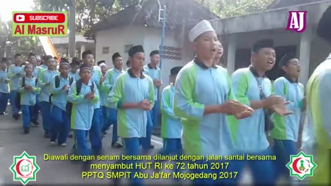 Diawali dengan senam dilanjut dengan jalan santai bersama menyambut HUT RI ke 72 tahun 2017