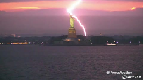 Lightning strikes the goddess of liberty, wonder