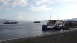Indonesia busca a 11 desaparecidos de un transbordador naufragado