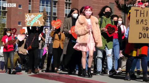 Why US students are staging walkouts over Covid masks