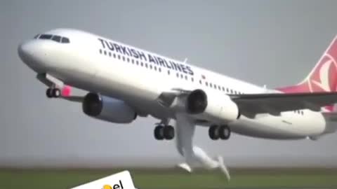 Dancing aeroplane part 2 || aeroplane lands on legs || very funny video ||series of flying aeroplane