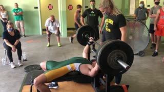 Bench Press Without Chalk Leads to Unexpected Slip