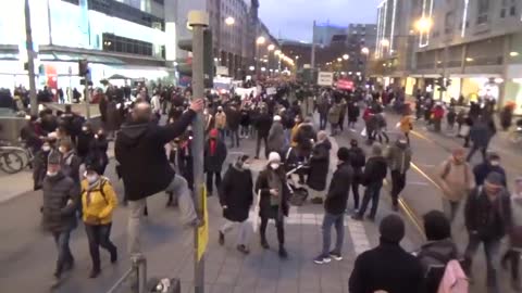 Bis zu 20.000 Menschen protestieren am 22.01.2022 in Frankfurt: 22-Minuten-Ausschnitt