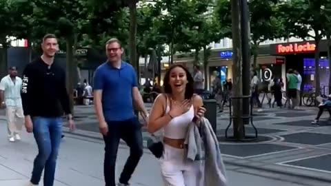 Funniest Reactions of People! Bushman Scare Prank in Frankfurt!