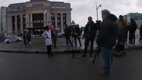 Patriots shut down lying MSM reporter live in ottawa #FreedomConvoy2022