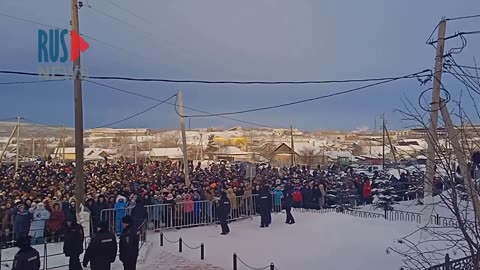 Mass Protests Outside of a Courthouse in Russian Bashkortostan