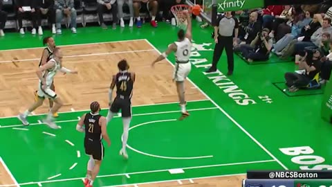 NBA - Jayson Tatum gets the board and throws it down with force! Celtics-Grizzlies