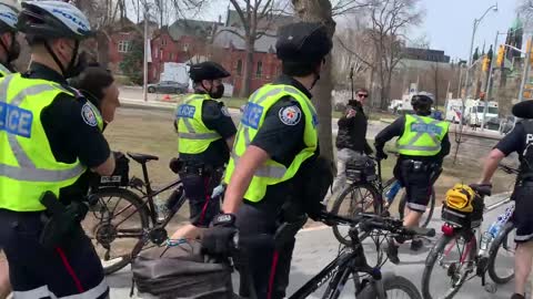 30+ Toronto Police Officers to arrest one protester
