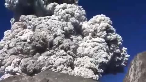 Merapi Mountain Eruption Hundred Mountain Climber Panic Only Few Feet From Explode