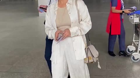 Sunny Leone was clicked with Daniel Weber at the airport