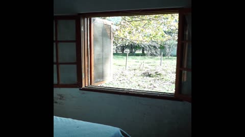 Listing 1958 - A bedroom