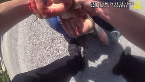 GRAPHIC: Jacksonville police shoot man wielding knife in the street