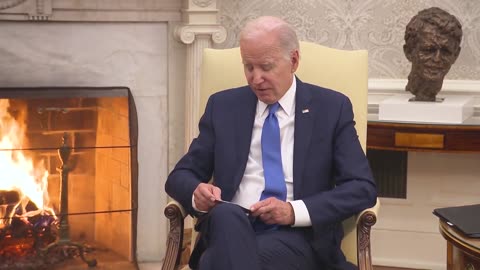 BIDEN ON EMPTY: Joe Mumbles Through Cheat Sheet, Looks Exhausted in Meet With Chile Prez [WATCH]