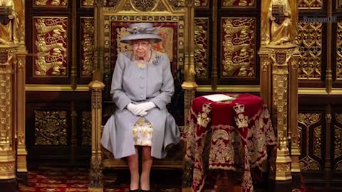 The Queen sat alone for the first time ever! (SAD)