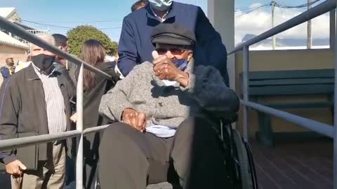 Archbishop Emeritus Desmond Tutu follows through on pledge and gets vaccinated