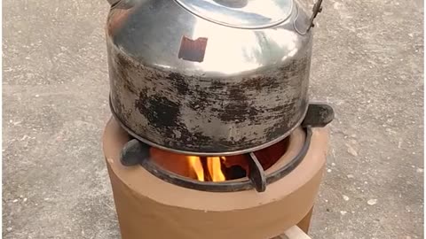 Making a creative firewood stove from a plastic bucket