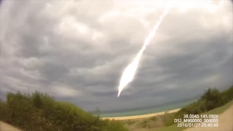 Sound Up: Dangerously Close Meteor Strikes Near Australian Beach