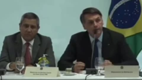 Jair Bolsonaro defendendo o armamento civil