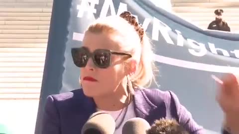 Actress Busy Philipps brags about getting an abortion