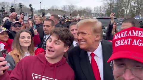 Trump tells kid: 'You got a good-lookin' mom'