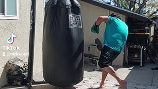 500 Pound Punching Bag workout Part 47. 4 Minute Round Of Thai Kicks!
