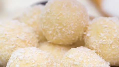 How to Make Lemon Coconut Keto Fat Bombs? | Easy Recipe!