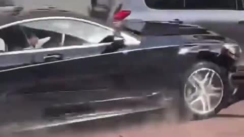 NYC: Mercedes Crashes Into SUV & Robs Driver At Gun Point