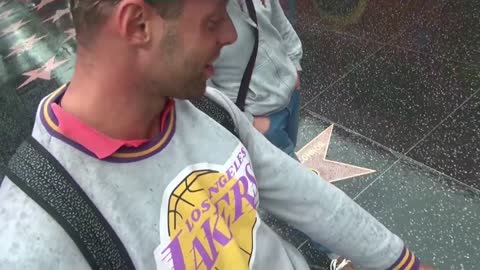 Finding Charlie Sheen´s star on the walk of fame