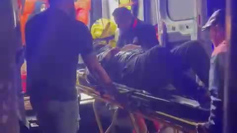 Makina përplas motorin në Tiranë, drejtuesi përfundon në spital