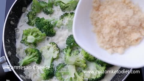 Keto Broccoli in Mozzarella and Parmesan Sauce🥑
