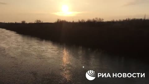 Dopo 8 anni l' acqua del Dnepr torna a bagnare i campi assetati della Crimea.