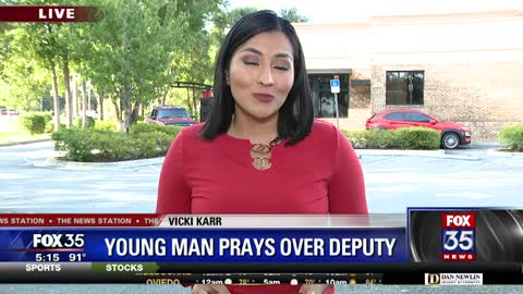 Florida college student prays over Sheriff's Deputy