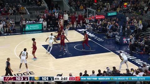 NBA - Tyrese Haliburton ties it 103-103 in Indy with the crafty finish!