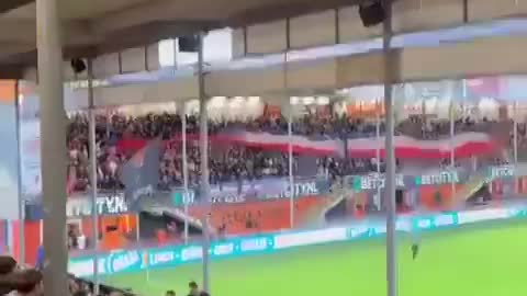 FC Volendam unveil huge upside down Dutch flag in support of the farmers protests!