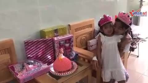 Đồng nghiệp đưa con gái Mai Phương vào bệnh viện đón sinh nhật bên mẹ