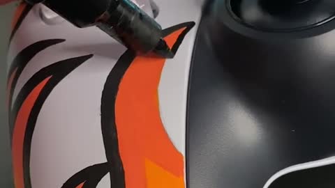 Custom PS5 Controller using Posca Markers!