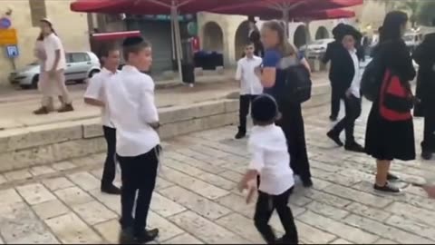 Izraelské děti v Jeruzalémě útočí na křesťanky