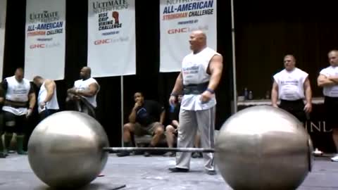 Terry Holland 1025 pound dead lift