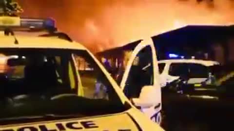 Urgent massive fire in France ... the port of Le Havre,