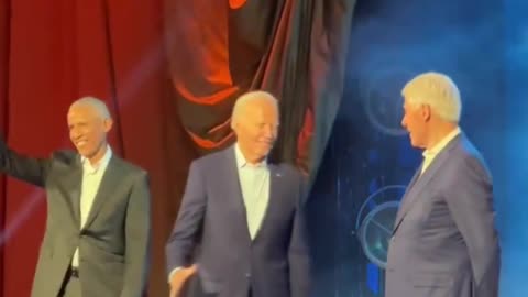 EE.UU | Obama, Clinton y Biden suben al escenario del Radio City Music Hall